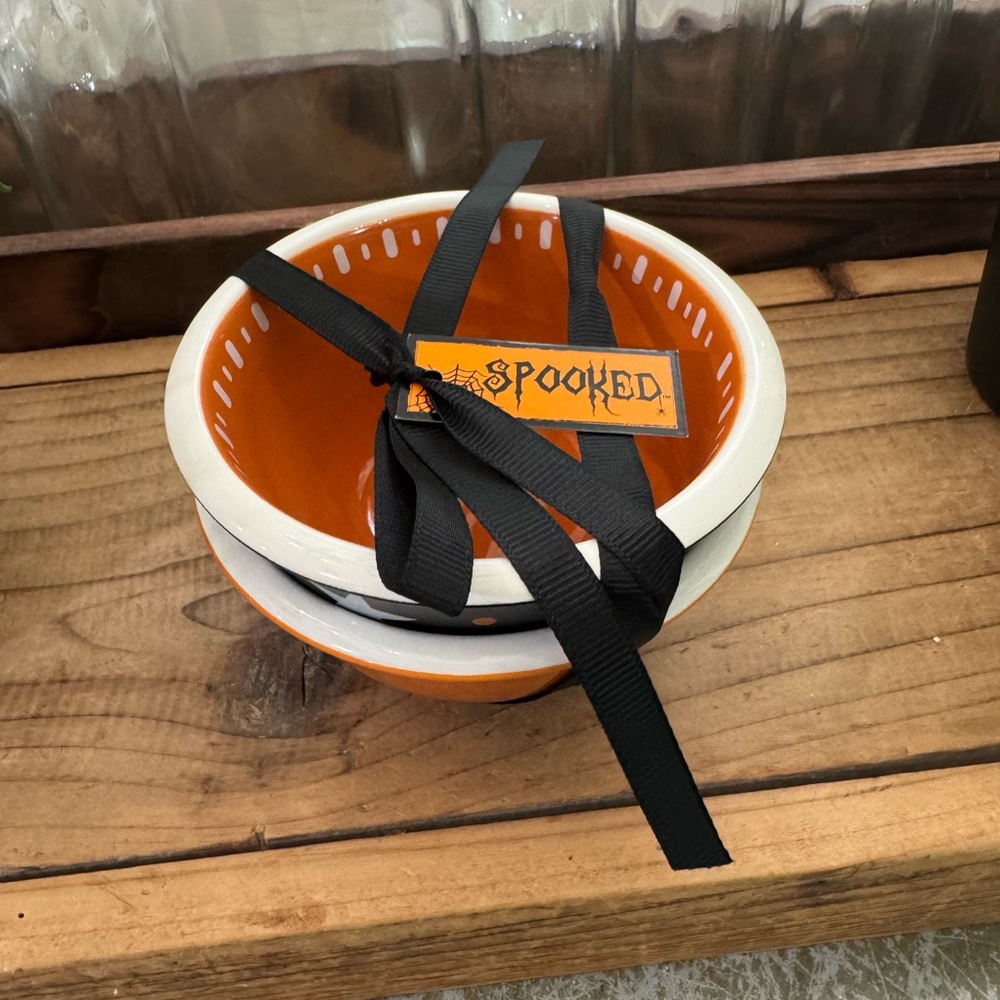 TERRAMOTO BLACK ORANGE HALLOWEEN  MINI PINCH/SIDE BOWLS NEW SET OF 2